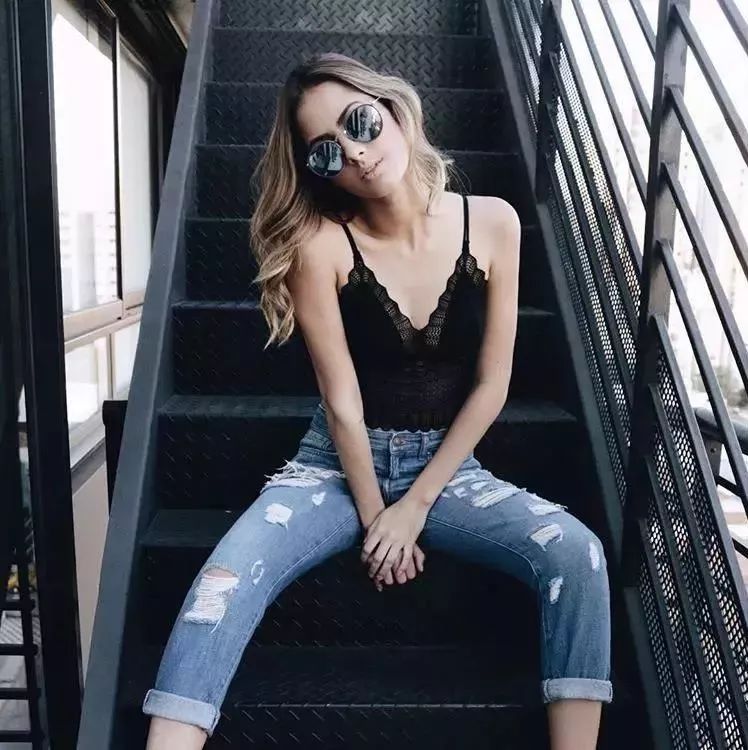 真正时髦的女孩,今年夏天离不开吊带装 真正时髦的女孩,今年夏天离不开吊带装