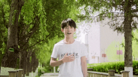 周冬雨寸头亮相、易烊千玺眼里有戏，《少年的你》满是惊喜！