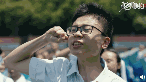 周冬雨寸头亮相、易烊千玺眼里有戏，《少年的你》满是惊喜！