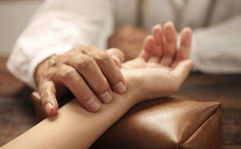 夏天是调理脾胃的好时机, 每天坚持做这3件事, 脾胃会越来越好