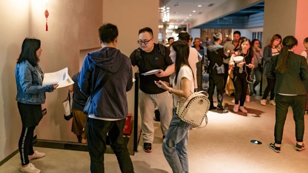 明明一直在笑，却又泪点无数。《一条狗的使命2》感动全场！【观影报告】