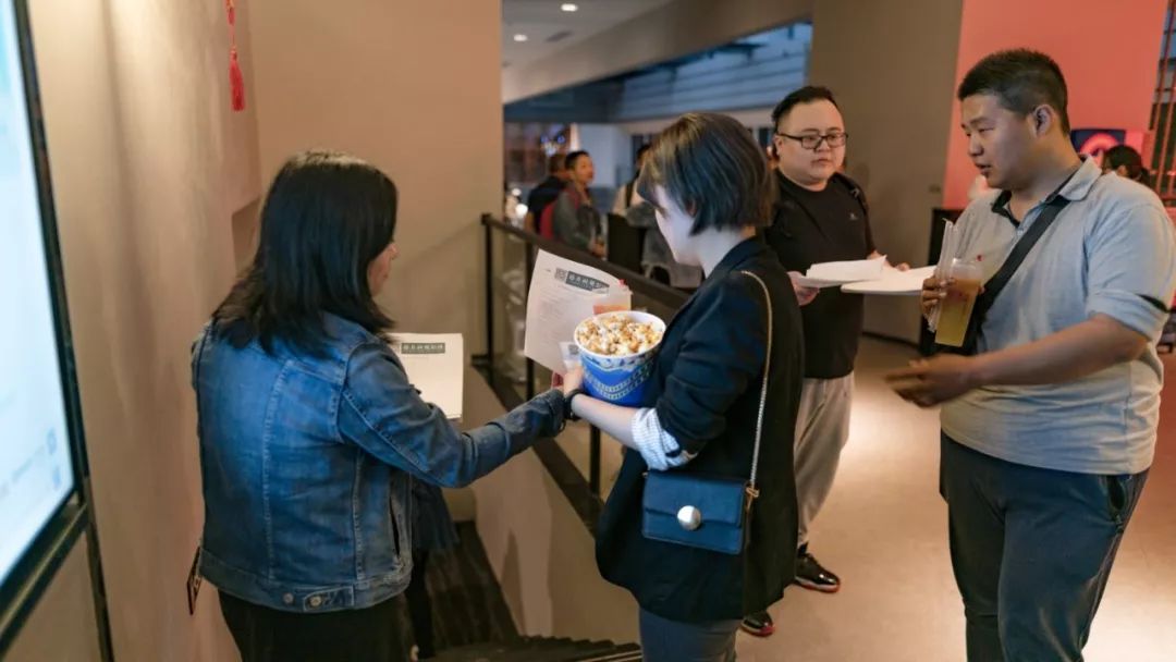 明明一直在笑，却又泪点无数。《一条狗的使命2》感动全场！【观影报告】