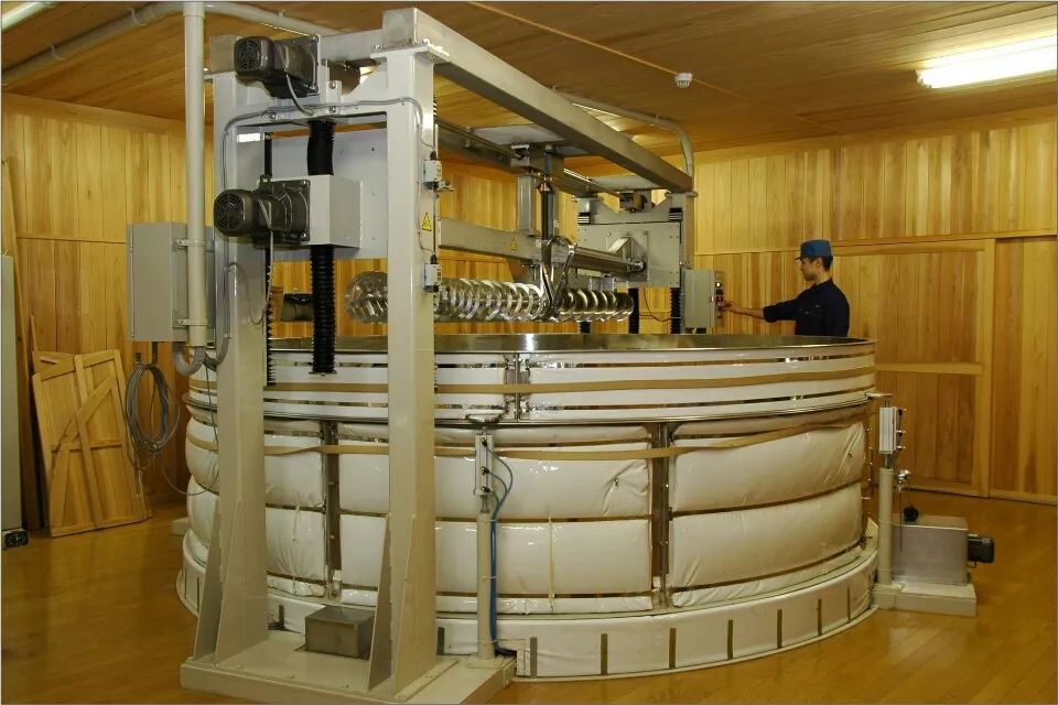 连这口都不喝，是不是不给哥面子！