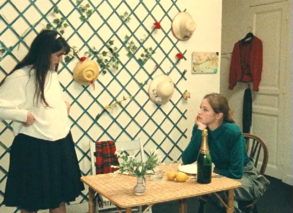 比Ins风更高级的侯麦穿搭风,他在30年前就给出经典范本! 比 Ins 风更高级的侯麦穿搭风,他在 30 年前就给出经典范本!