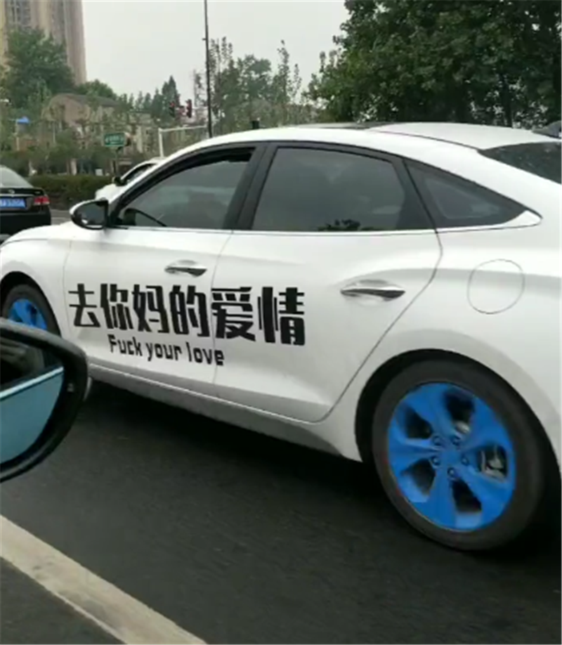 17万现代索纳塔9现街头,本不会在意,但侧面6个大字实在吸睛