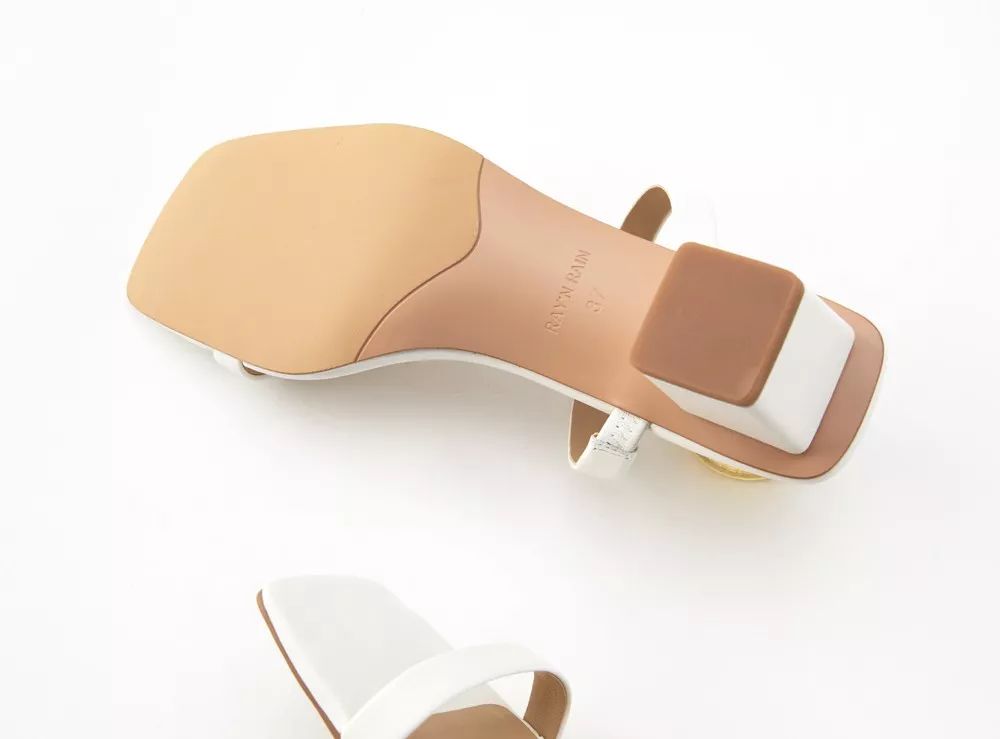 一字带凉鞋，显瘦显腿长！