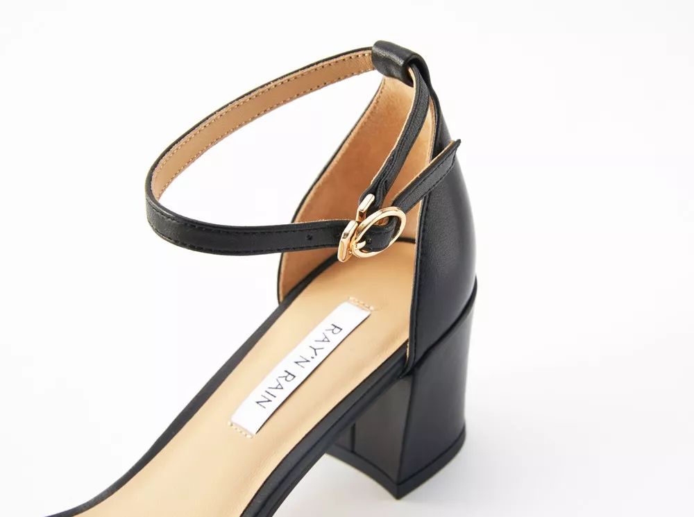 一字带凉鞋，显瘦显腿长！