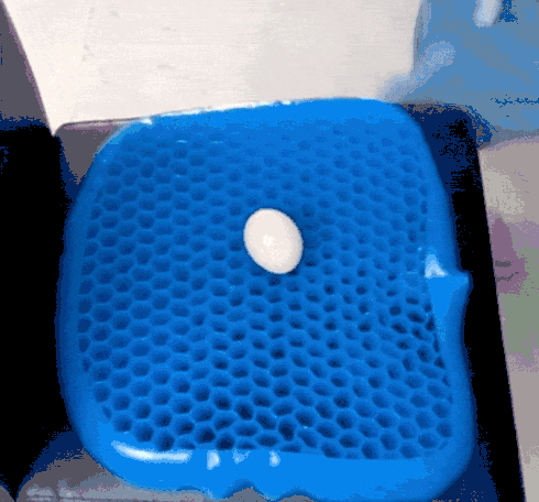 日本超变态的蜂窝坐垫，缓解一天疲惫，宛如在云朵里，放个鸡蛋都不坏，超柔软！