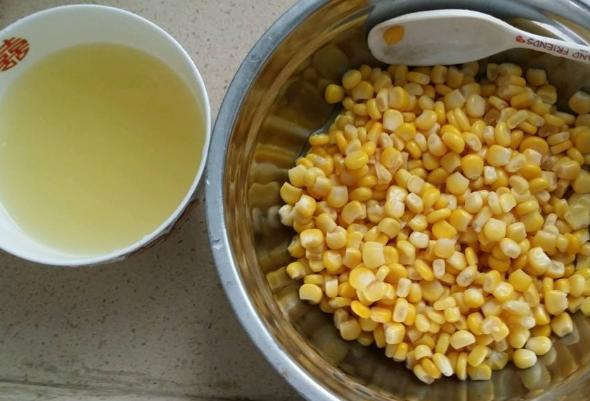 老妈教我做玉米烙，简单三步，香甜酥脆，孩子直呼好吃