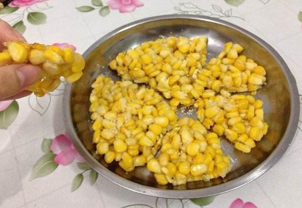 老妈教我做玉米烙,简单三步,香甜酥脆,孩子直呼好吃 老妈教我做玉米烙,简单三步,香甜酥脆,孩子直呼好吃