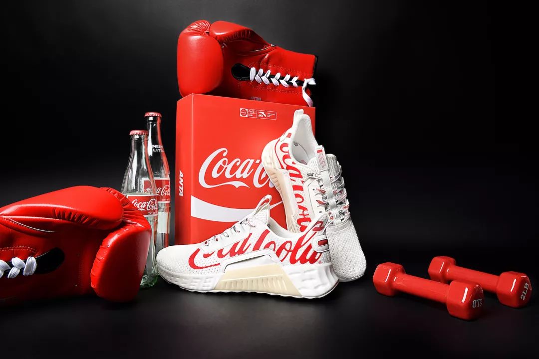 潮哭了！安踏 X 故宫，这简直是神仙联名