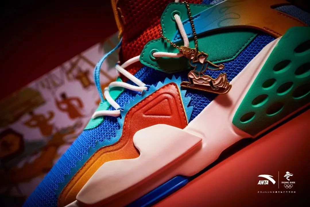 潮哭了！安踏 X 故宫，这简直是神仙联名