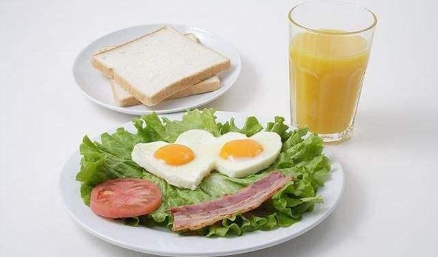 养生专家: 想长寿的人, 早晨起床别做这5件事