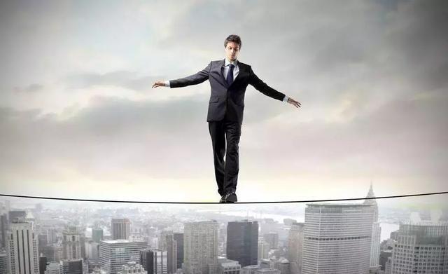 10大信号预示今年楼市新变化，官方为房地产定调，购房者踏实了