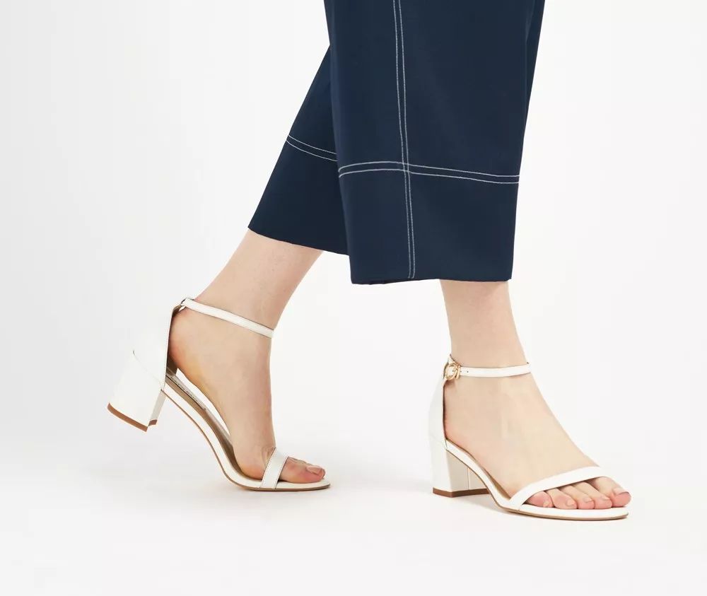 一字带凉鞋，显瘦显腿长！