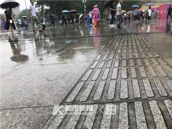 90后新婚小夫妻中饭没吃，特意赶来！还剩几小时，抓紧