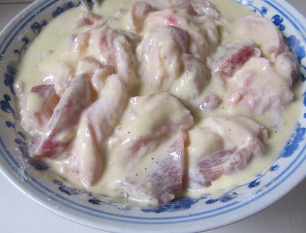 炸酥肉时,别急着加水和面!先做这一步,焦香酥脆不回软 炸酥肉时,别急着加水和面!先做这一步,焦香酥脆不回软