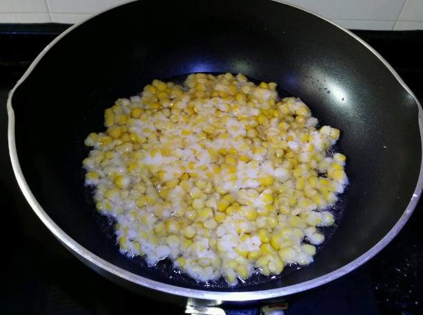 老妈教我做玉米烙,简单三步,香甜酥脆,孩子直呼好吃 老妈教我做玉米烙,简单三步,香甜酥脆,孩子直呼好吃