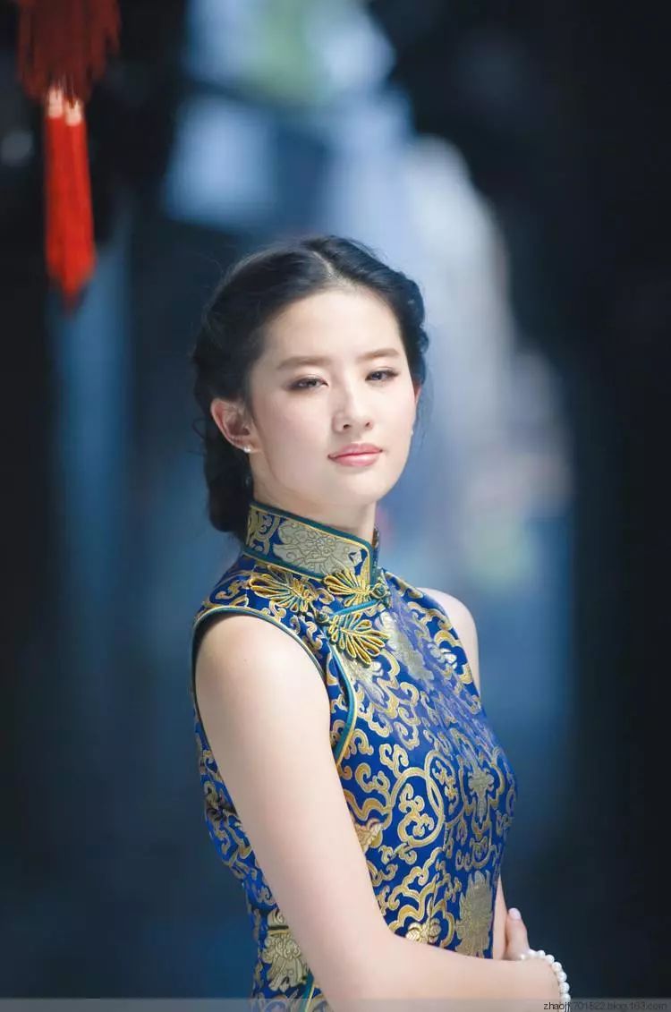 轰动全城！邹城杭州丝绸旗袍博览会，每年仅举办一次...高档真丝围巾免费送。