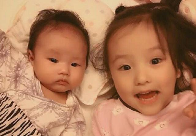 欧弟2个宝贝千金，姐姐像妈妹妹像爸，分开继承父母的好基因