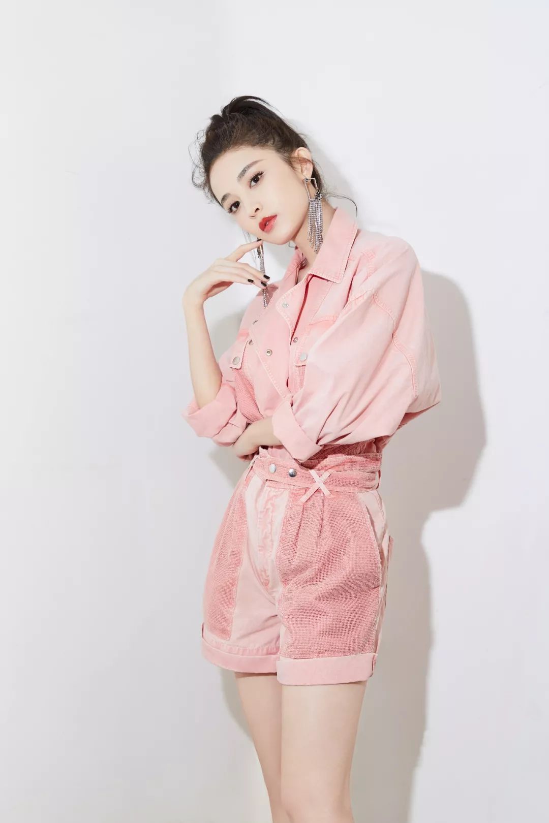 娜扎生图竟然比精修后还美？360度无死角的双手也太抢镜了吧！