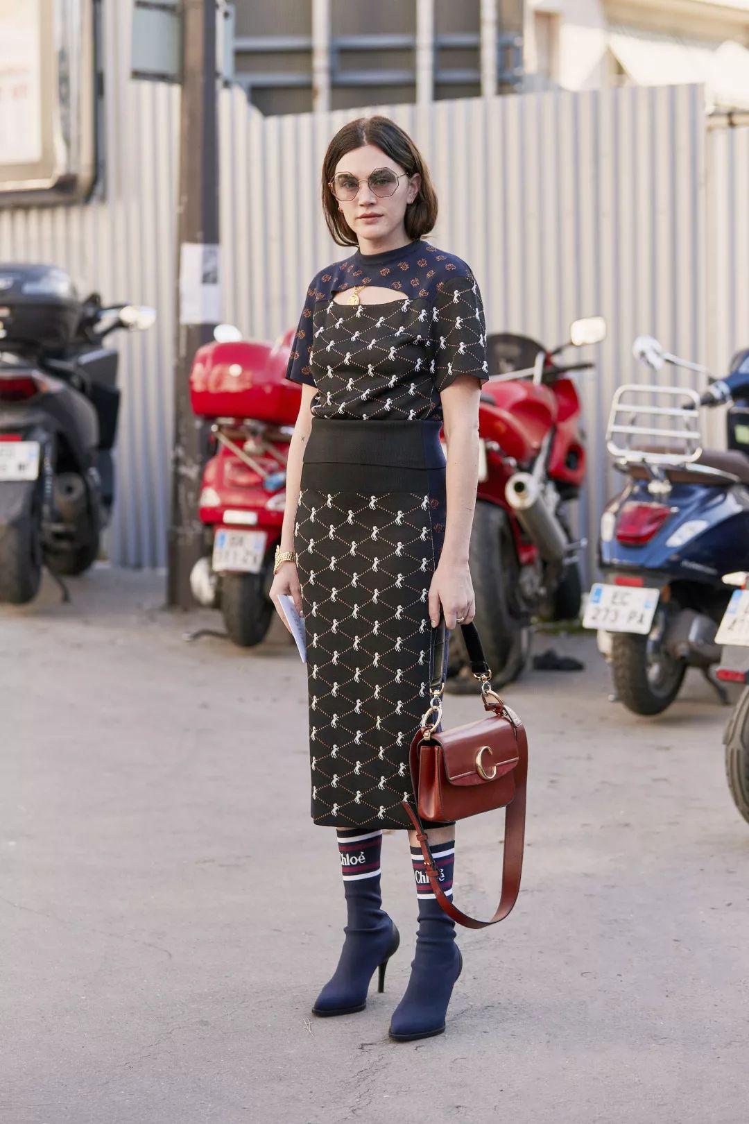 背撩，肩撩，腿撩，音乐节真是“比穿少”时髦大会！