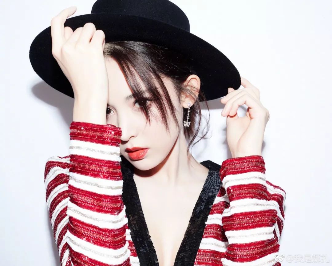 娜扎生图竟然比精修后还美？360度无死角的双手也太抢镜了吧！