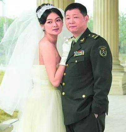 50岁三德子赵亮改行养鸡赚上亿！小16岁超模妻子为他生两个儿子！