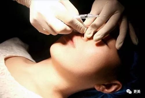 20岁小花跟baby争一姐，身高和沈月一样虐，换头后鼻子宽成阿凡达！