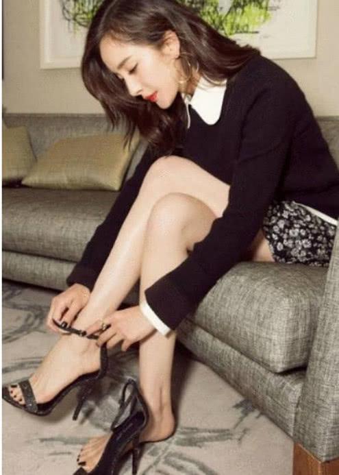 迪丽热巴穿12cm高跟鞋还能跳转圈舞, 有多少人眼睛被她吸引了!视频