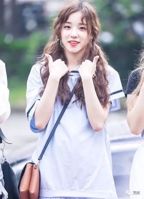 20岁小花跟baby争一姐，身高和沈月一样虐，换头后鼻子宽成阿凡达！