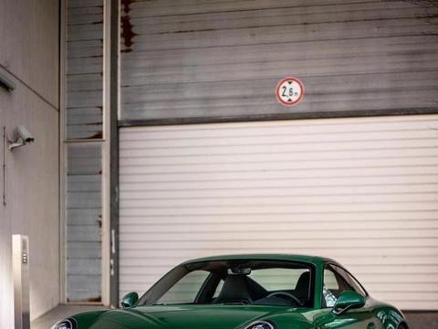 保时捷全新911改装版，绿色的外观，看着挺舒服的