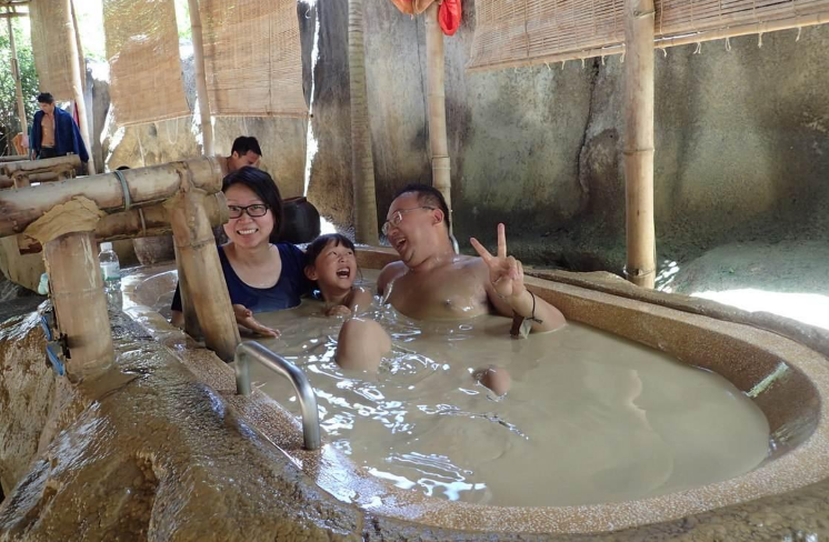 越南最“邋遢”的温泉，用黄泥泡澡却吸引了全球游客