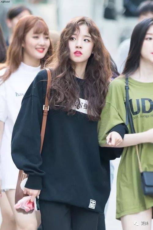 20岁小花跟baby争一姐，身高和沈月一样虐，换头后鼻子宽成阿凡达！