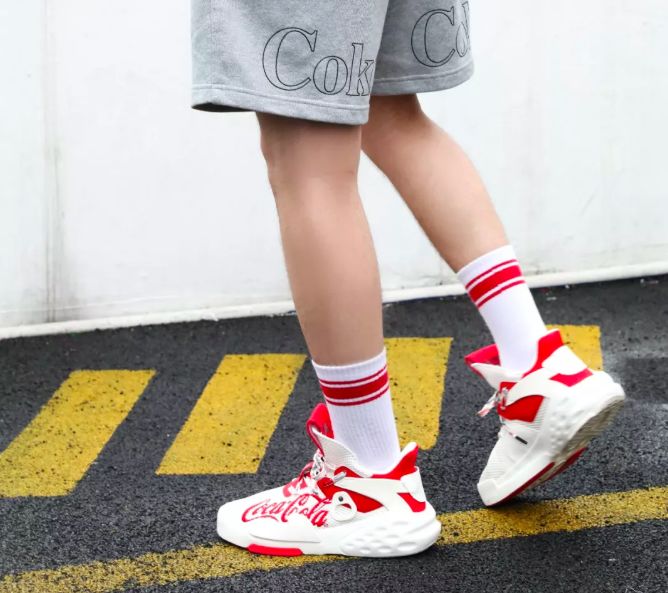 潮哭了！安踏 X 故宫，这简直是神仙联名