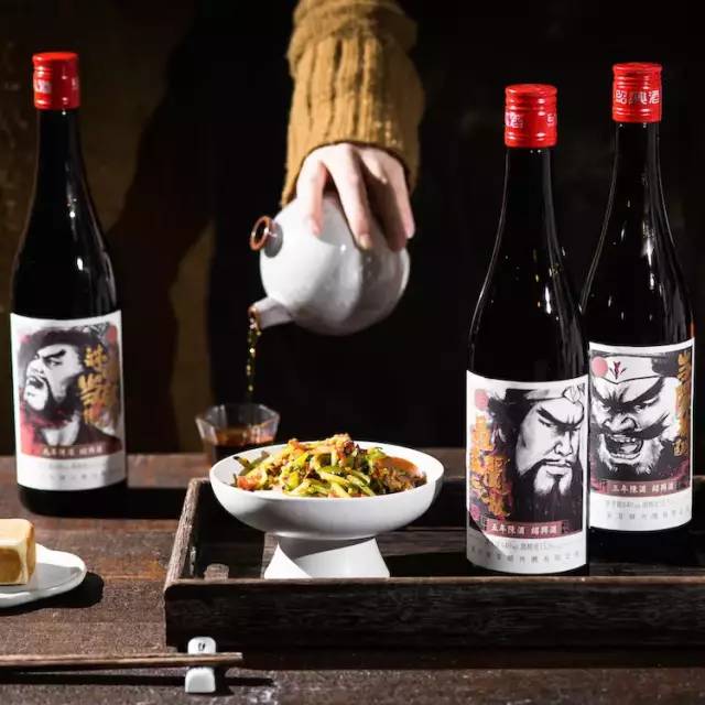 连这口都不喝，是不是不给哥面子！