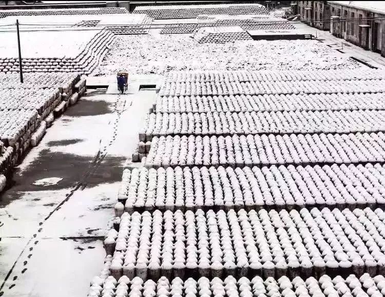 连这口都不喝，是不是不给哥面子！