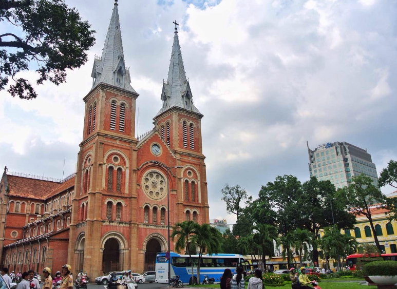 越南最“邋遢”的温泉，用黄泥泡澡却吸引了全球游客