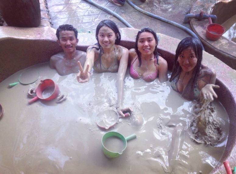 越南最“邋遢”的温泉，用黄泥泡澡却吸引了全球游客