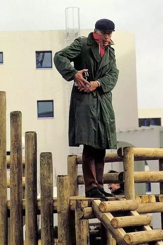 比Ins风更高级的侯麦穿搭风,他在30年前就给出经典范本! 比 Ins 风更高级的侯麦穿搭风,他在 30 年前就给出经典范本!