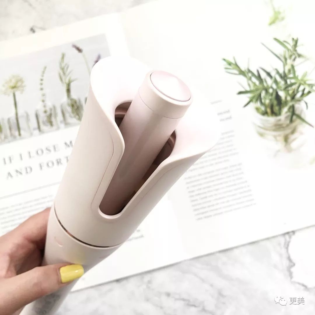 20岁小花跟baby争一姐，身高和沈月一样虐，换头后鼻子宽成阿凡达！