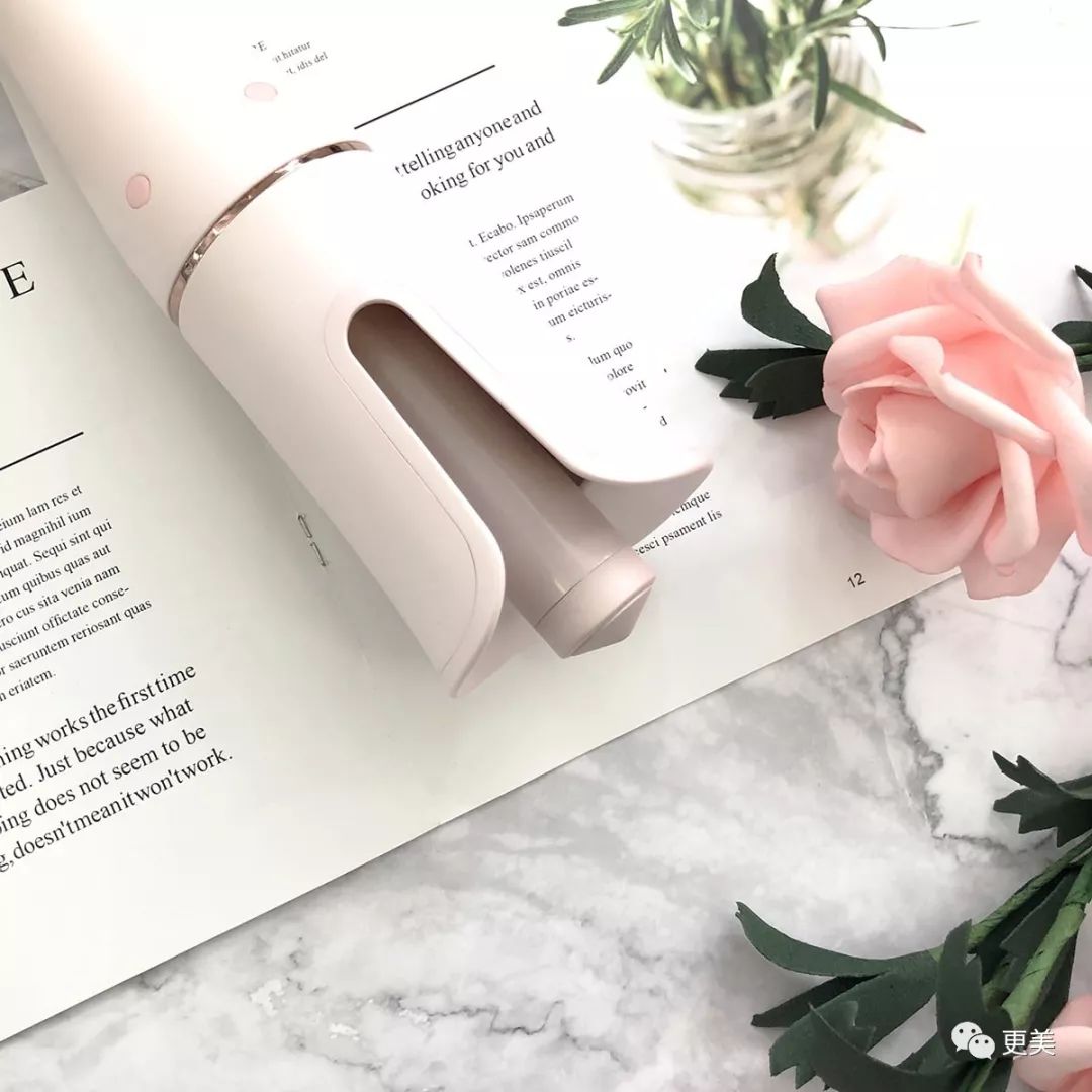 20岁小花跟baby争一姐，身高和沈月一样虐，换头后鼻子宽成阿凡达！