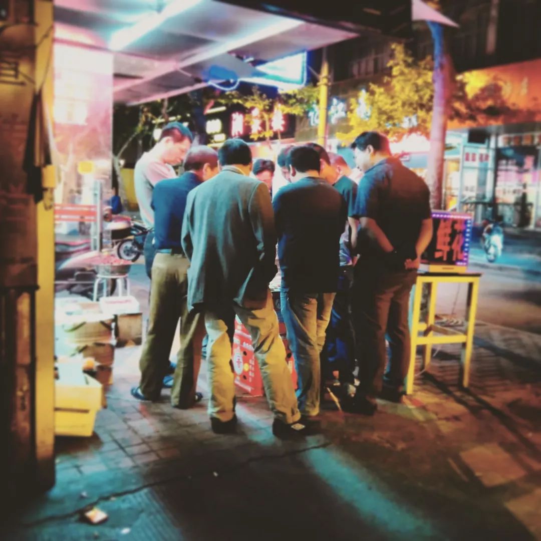 oops，我们不小心偷看了意大利设计师的手机...