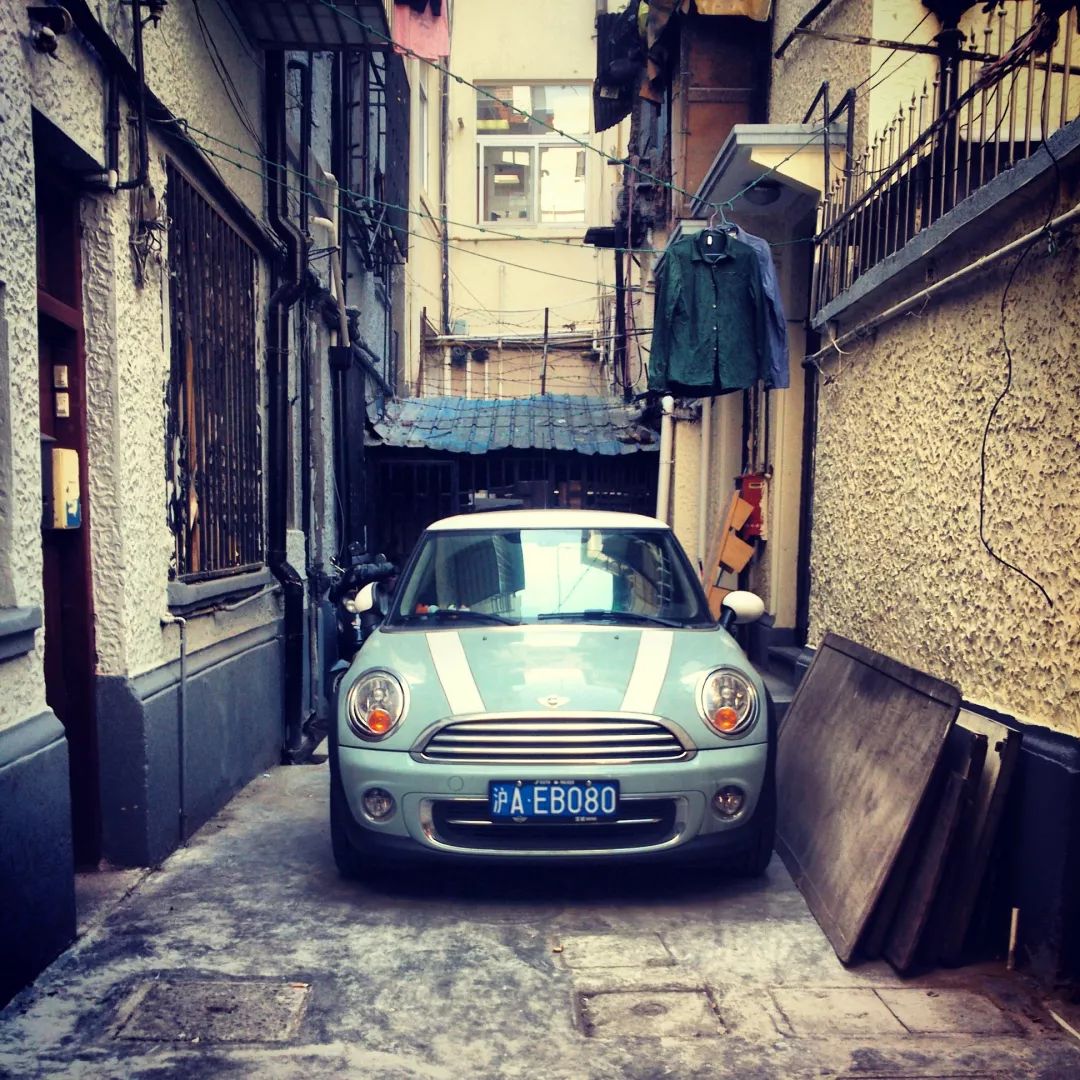 oops，我们不小心偷看了意大利设计师的手机...