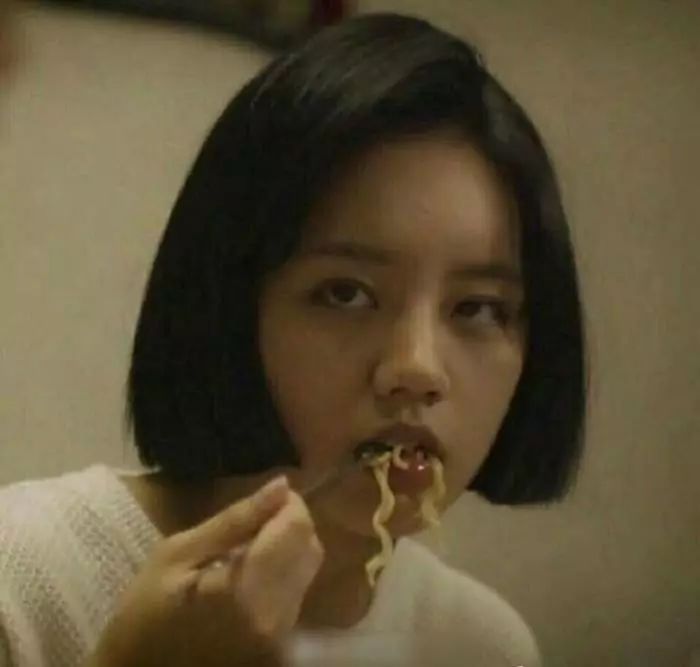 看到这些年轻人相亲时冒出的粉红泡泡，原谅我没忍住露出了姨母笑