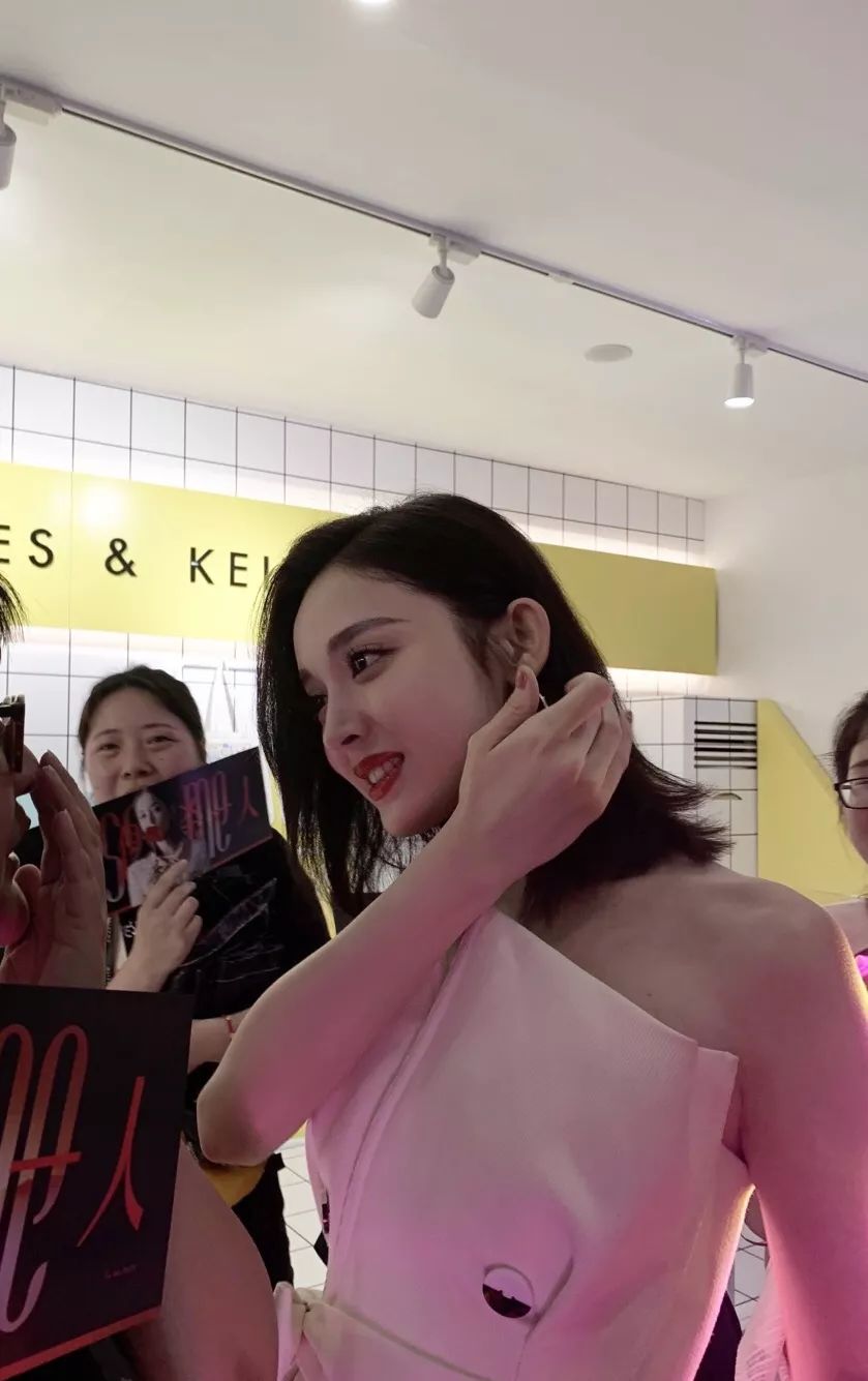 娜扎生图竟然比精修后还美？360度无死角的双手也太抢镜了吧！