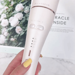 20岁小花跟baby争一姐，身高和沈月一样虐，换头后鼻子宽成阿凡达！