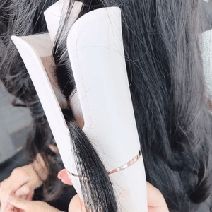 20岁小花跟baby争一姐，身高和沈月一样虐，换头后鼻子宽成阿凡达！