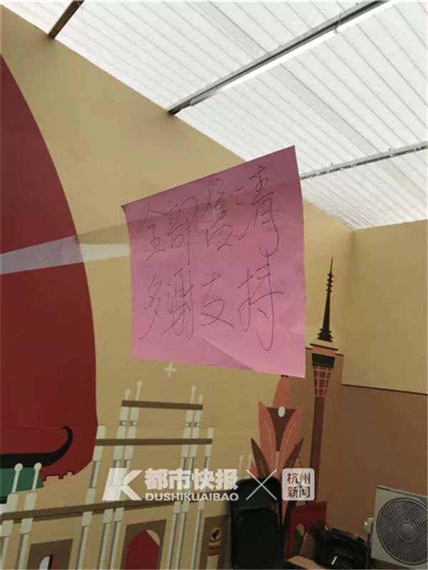 90后新婚小夫妻中饭没吃，特意赶来！还剩几小时，抓紧