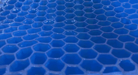 日本超变态的蜂窝坐垫，缓解一天疲惫，宛如在云朵里，放个鸡蛋都不坏，超柔软！